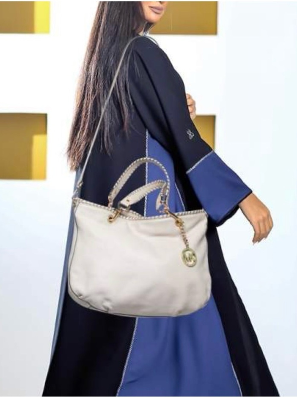 Michael Kors Crossbody Large/Med size handbag. Excellent! LOOK. With Dust Bag! - Picture 4 of 9